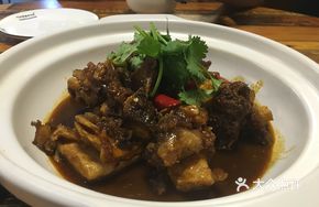 Braised Beef Bone in Clay Pot
