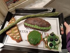 -HOT CRUSH趁热集合·现烤面包(上海环球港店)