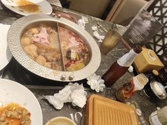 -牛YO寿喜烧·铁板烧和牛火锅自助(市府恒隆店)