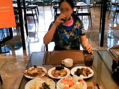 -飨食汇全日制餐厅·昆山皇冠假日酒店(九方店)