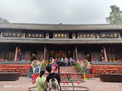 -峨眉山报国寺