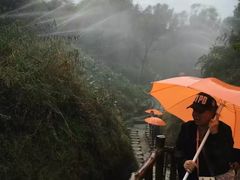 -雪山彩虹谷景区