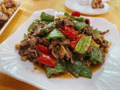 野山椒炒牛肉-华兴餐厅·招牌生鱼片(桃园路店)
