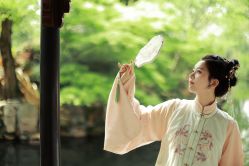 -一揽芳华汉服旗袍体验馆(拙政园店)