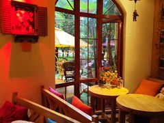 -月亮眼花园餐厅书吧酒吧