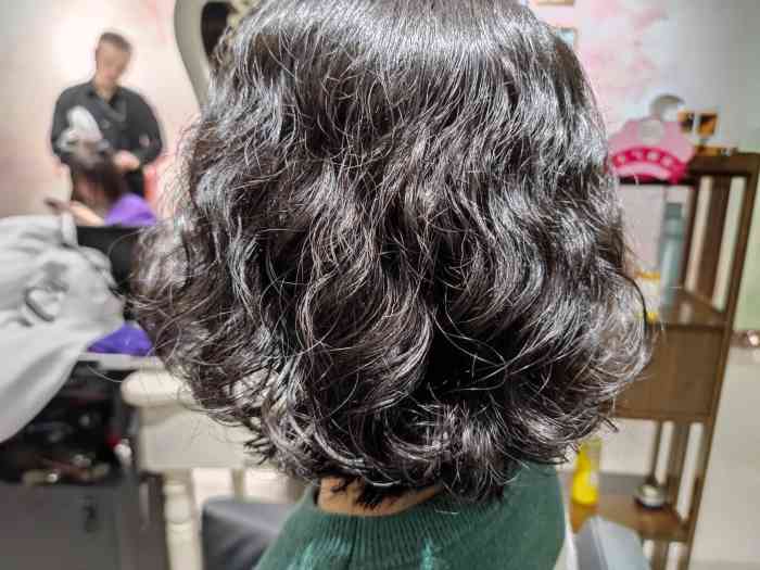 ajie阿杰发艺(环球店)-"【项目】剪发我起码说了三遍我是自然卷 .