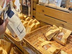 面包甜点陈列柜-Common Table · Brunch & Coffee