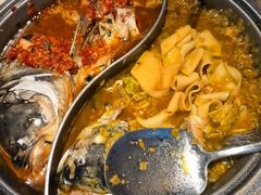 -阿瓦山寨·湘菜现炒·剁椒鱼头王(咸阳总店)