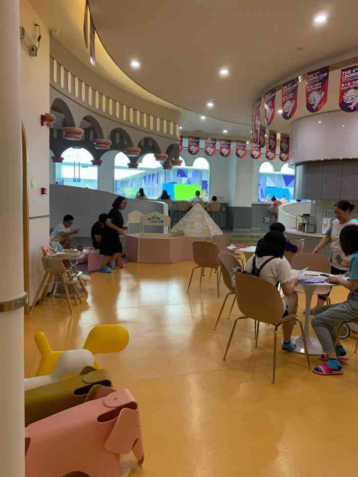 龙格亲子游泳俱乐部(西江园中心)-"新店环境很好 空间也大,游乐设备也