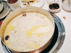 -洪氏嗨捞·广东猪肚鸡·椰子鸡火锅(西咸万象城店)