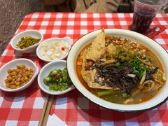 -丽丽三鲜螺蛳粉(田林路店)