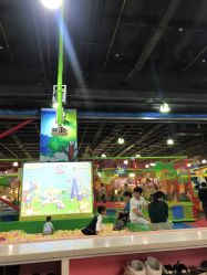 -维佳童话镇演出现场(徐东店)