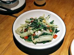 西红柿呛炒小白菜-觅山云南菜(泊富ICITY店)