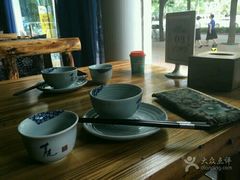 靠窗位-自贡盐帮菜·玩辣餐厅(樱花园西街店)