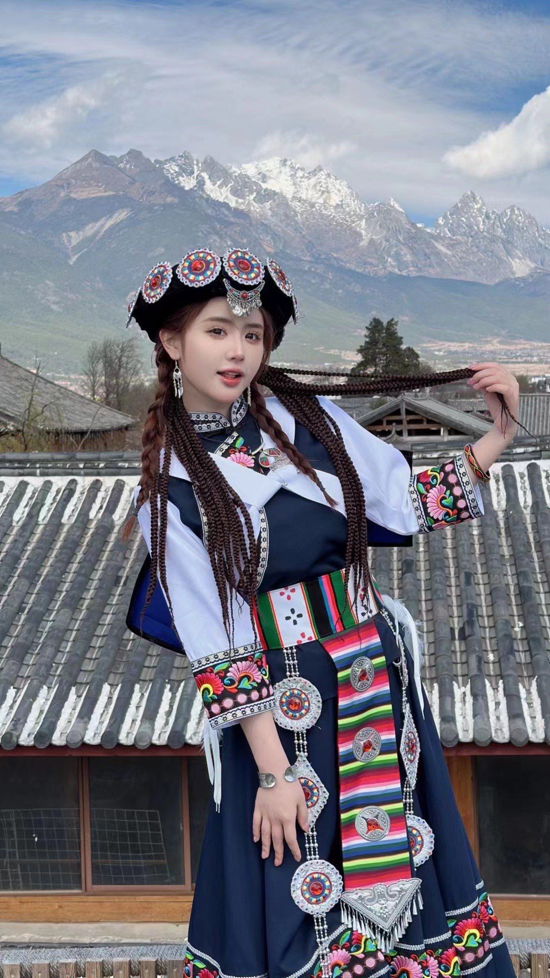 了解才知道丽江是以纳西族为主 果断选拍纳西族的服装拍了一套写真