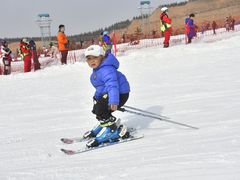 -采薇庄园四季滑雪场