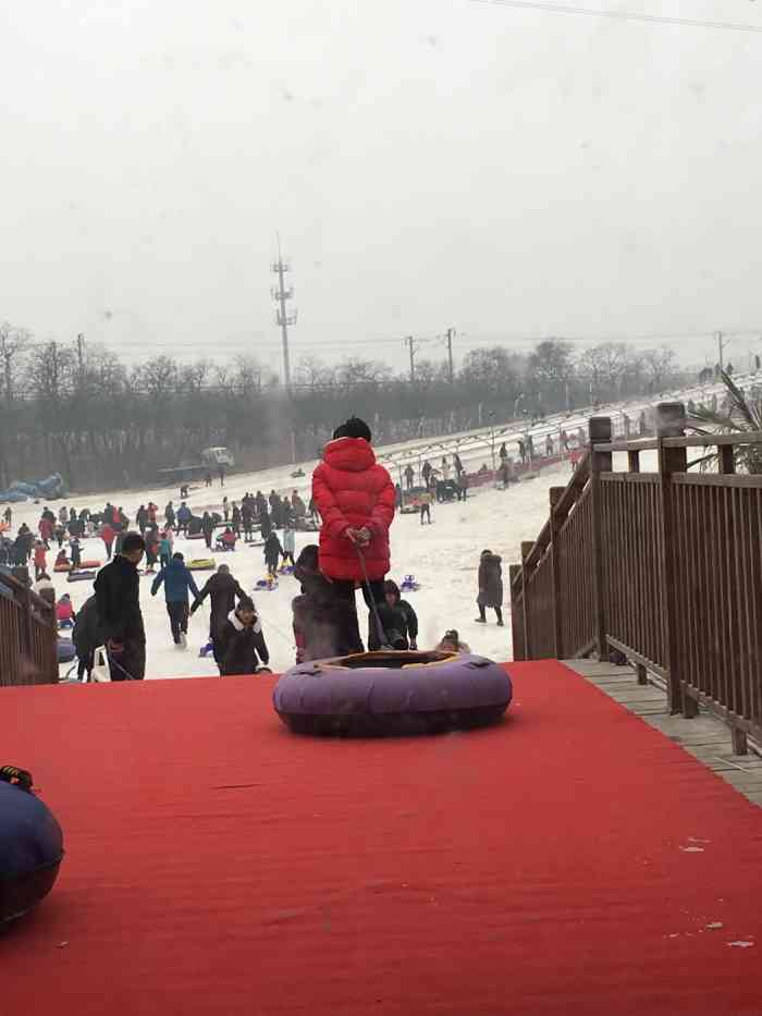 雁鸣蟹岛滑雪场图片