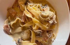 Bacon Egg Yolk Cream Pasta