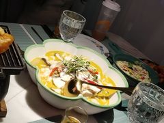 花开酸汤鱼虾跳-蜜桃花开·中西融合菜E&W(南长街店)