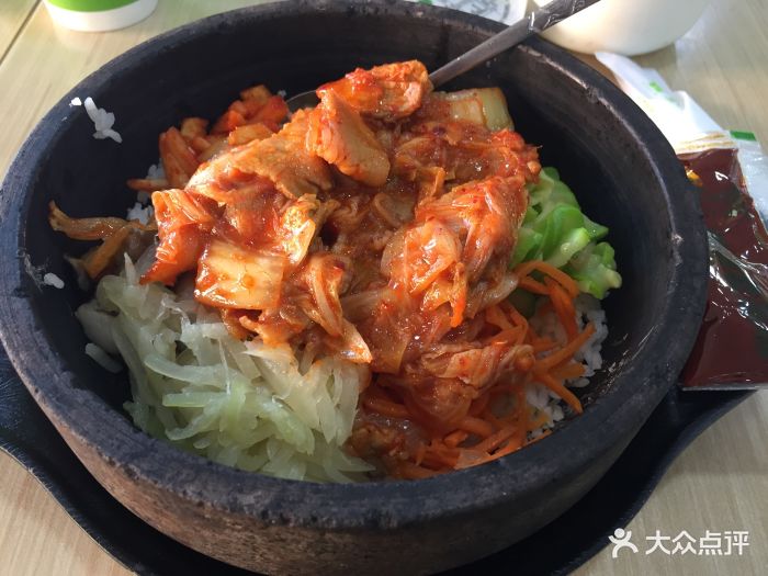 正一味韩国料理(新燕莎奥特莱斯店)辣白菜五花肉石锅拌饭图片