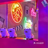 惊‼️这家烤肉店小哥哥颜值可太高了吧