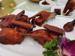 脆皮乳鸽皇-方鼎食府粤菜酒楼•茶点•宴会
