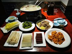 -茸梅路右拐龙虾-农家菜(松江店)