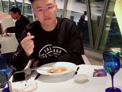 -广州塔卢特斯法国旋转餐厅