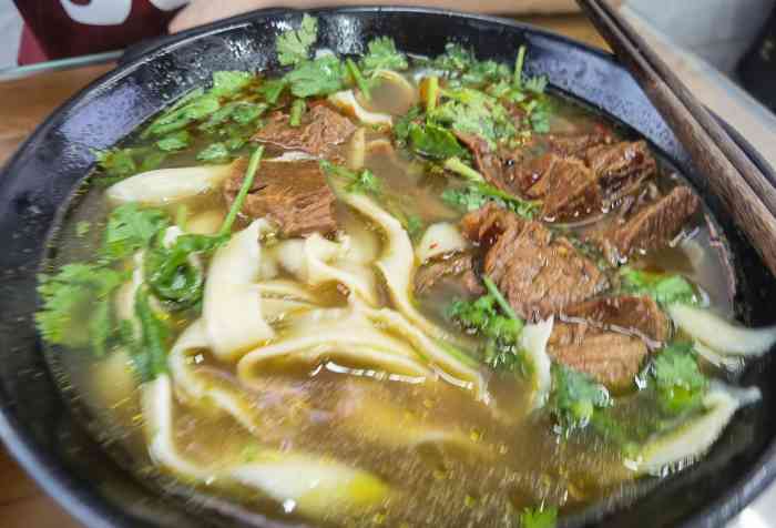 河南红烧牛肉面(平顺店)-"刀削面很好,削得跟柳叶一样,味道也不错.
