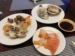 -广州万富希尔顿酒店·感趣自助餐厅·金秋蟹宴生蚝海鲜刺身