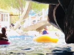 -黄河谷马拉湾海浪浴场
