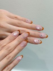 -花岐款式专研健康美甲沙龙