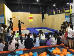 -蹦贝运动中心·蹦床·攀岩·闯关(龙岗店)