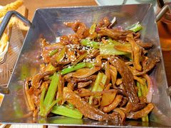 干锅牛肉鹿茸菇-弄堂里·寻味杭州(湖滨银泰in77C区店)