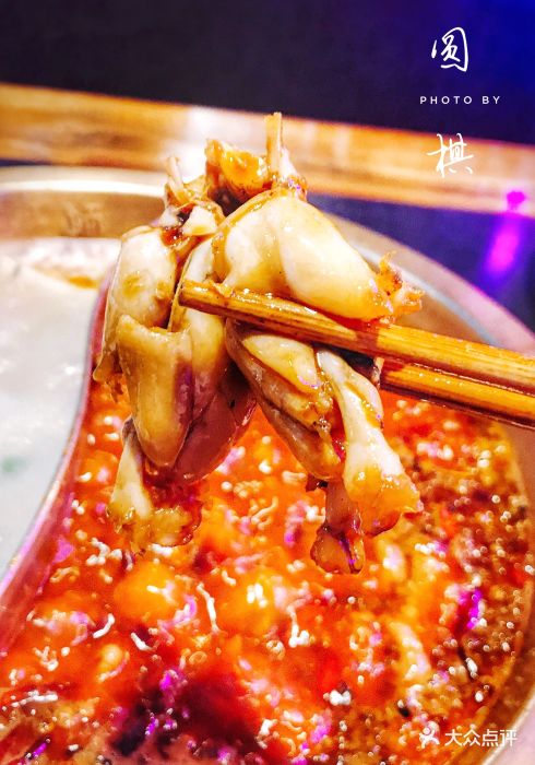 巴顿火锅(泗泾店)美蛙鸳鸯锅图片
