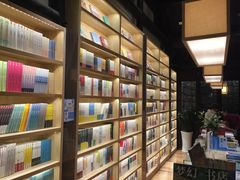 -猫的天空之城概念书店(杭州南宋御街店)