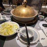 料丰富量足，四个成人够吃，还加了宽面条。整个字就是鲜