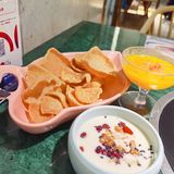它们家汤锅的味道我觉得很好，还有免费的餐前点心和水果