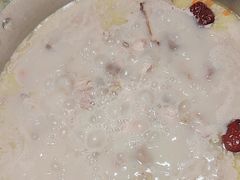 -洪氏嗨捞·广东猪肚鸡·椰子鸡火锅(西咸万象城店)