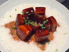 妈妈红烧肉配米饭-章吴记喜瑞餐厅(东东城店)