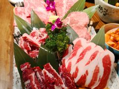 黑牛六拼-明洞阿姨·韩式酱蟹烤肉·创意料理(三元桥店)