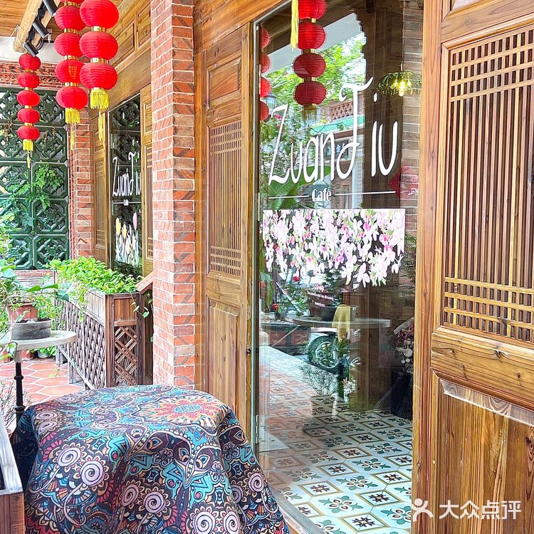 在泉州被花包围的咖啡店💐