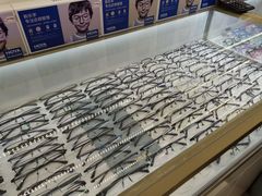 -新视达眼镜店·蔡司·依视路(名镜苑店)