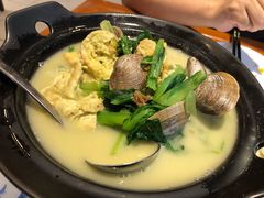 大黄蚬子煮小白菜-东方饺子王(大屯路店)