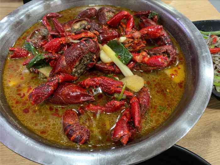 秋林龙虾(下关店)-"母虾个头大,肉质细嫩,里面有更多的虾膏.