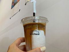 Latte-black rainbow coffee
