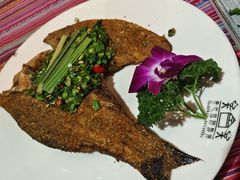 傣家香茅草烤鲈鱼-香巴拉云南餐厅(华莱坞店)