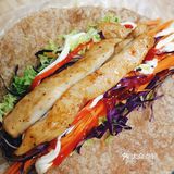 全麦蔬菜鸡胸肉卷饼
