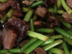 蒜苔炒肉-客家山