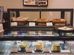 面包甜点陈列柜-NokNok Coffee(宽窄巷子店)